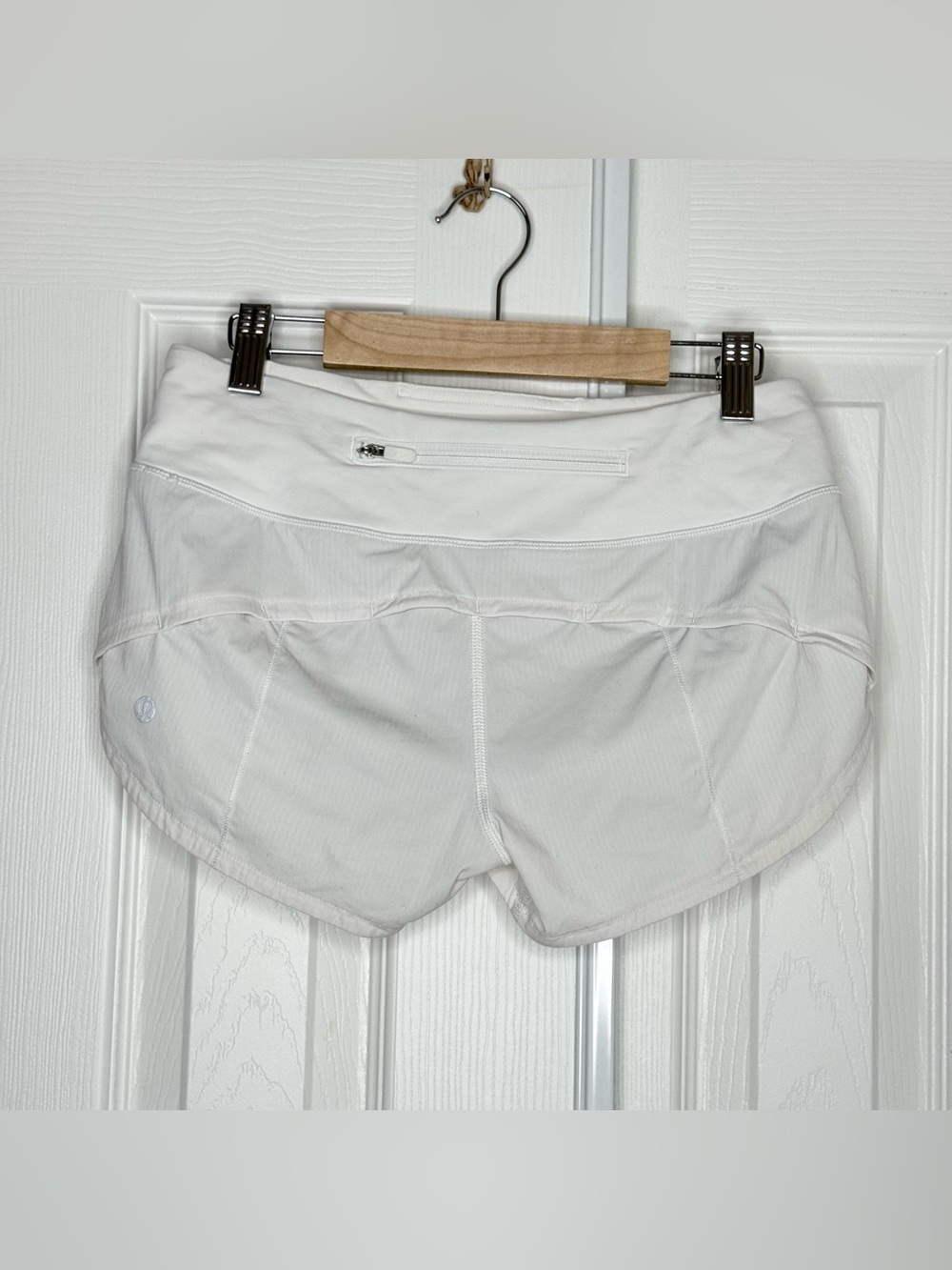 Lululemon Speed Up Short 2.5" White Size 2 - Picture 3 of 10